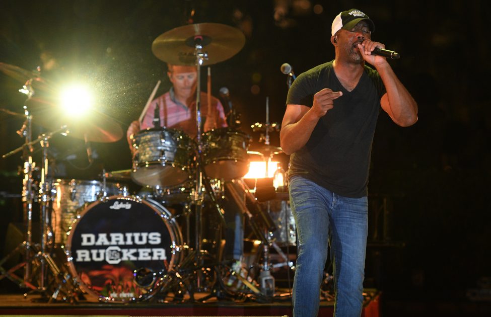 Darius Rucker Performing at the MGM Grand Producers Pool